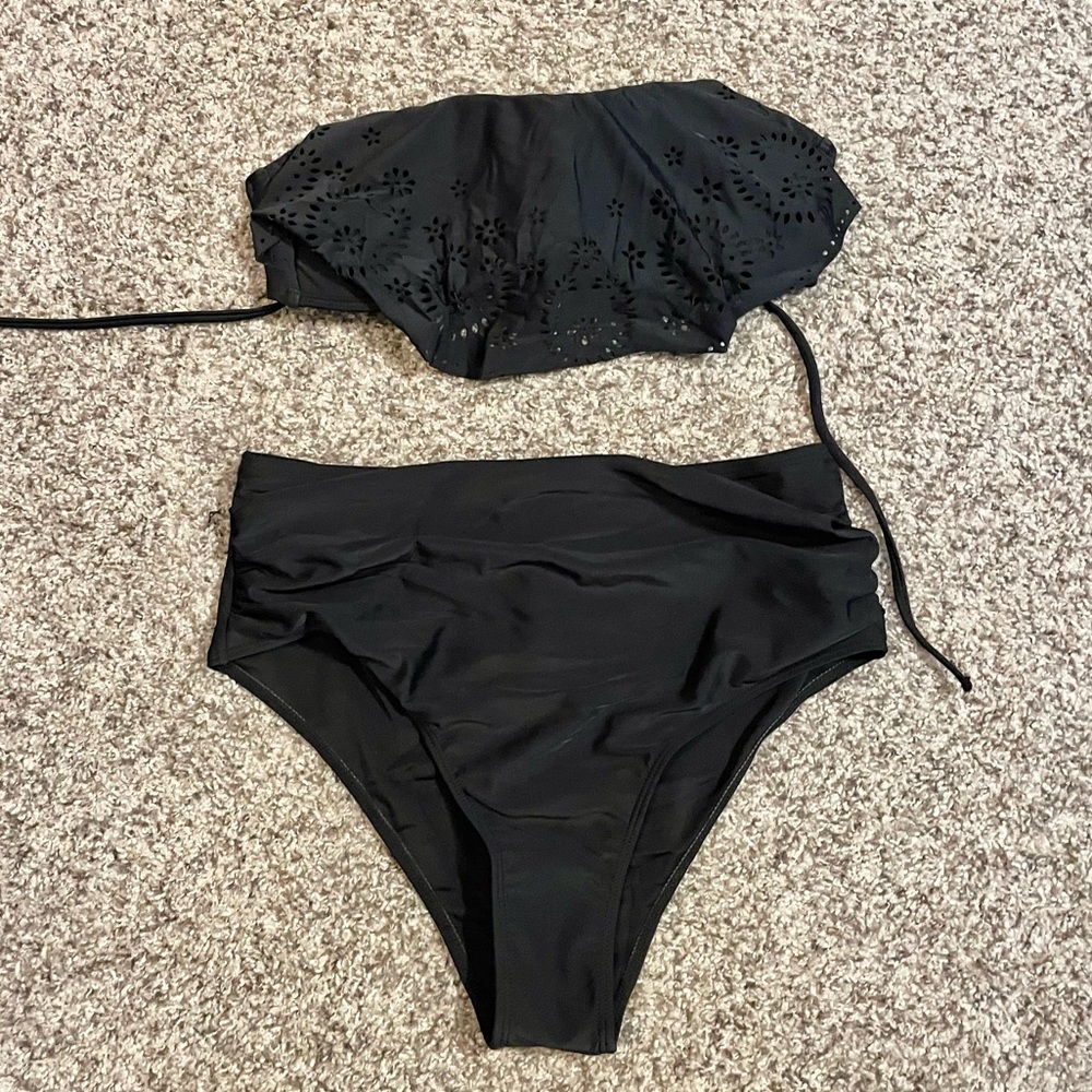 Black bikini, size large